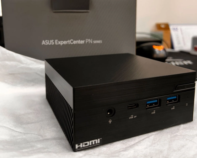 ASUS Mini PC PN53-BS5753MDS1 (Ryzen 5 7530U, Barebone) outlet 