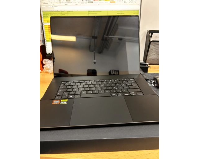 ASUS ProArt P16 OLED H7606WI-ME016X (16 inča 4K OLED, Ryzen AI 9 HX 370, 64GB, SSD 2TB, RTX 4070, Win11 Pro) laptop outlet 