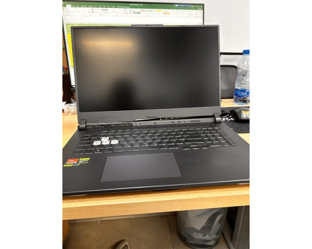 ASUS ROG Strix G17 G713PU-LL052 (17.3 inča WQHD, Ryzen 9 7845HX, 16GB, 1TB SSD, RTX 4050) laptop outlet 