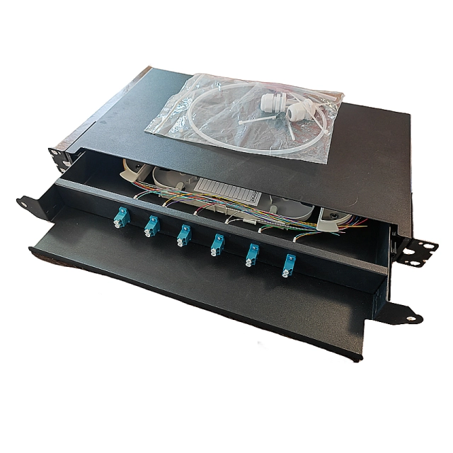 Optički patch panel  sa 12 konektora LC/UPC sa kliznim mehanizmom 1 U